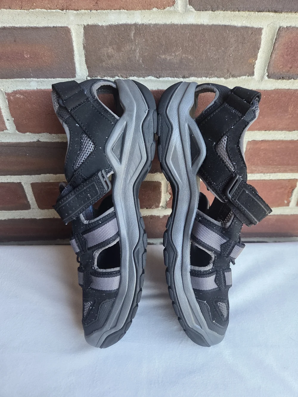 Teva men’s closed
